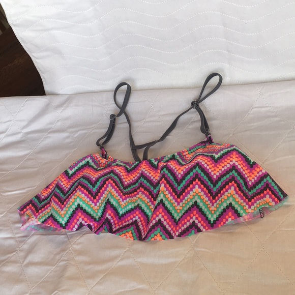 Empyre Juniors Flounce Bikini Top SizeM NWT - Picture 2 of 7